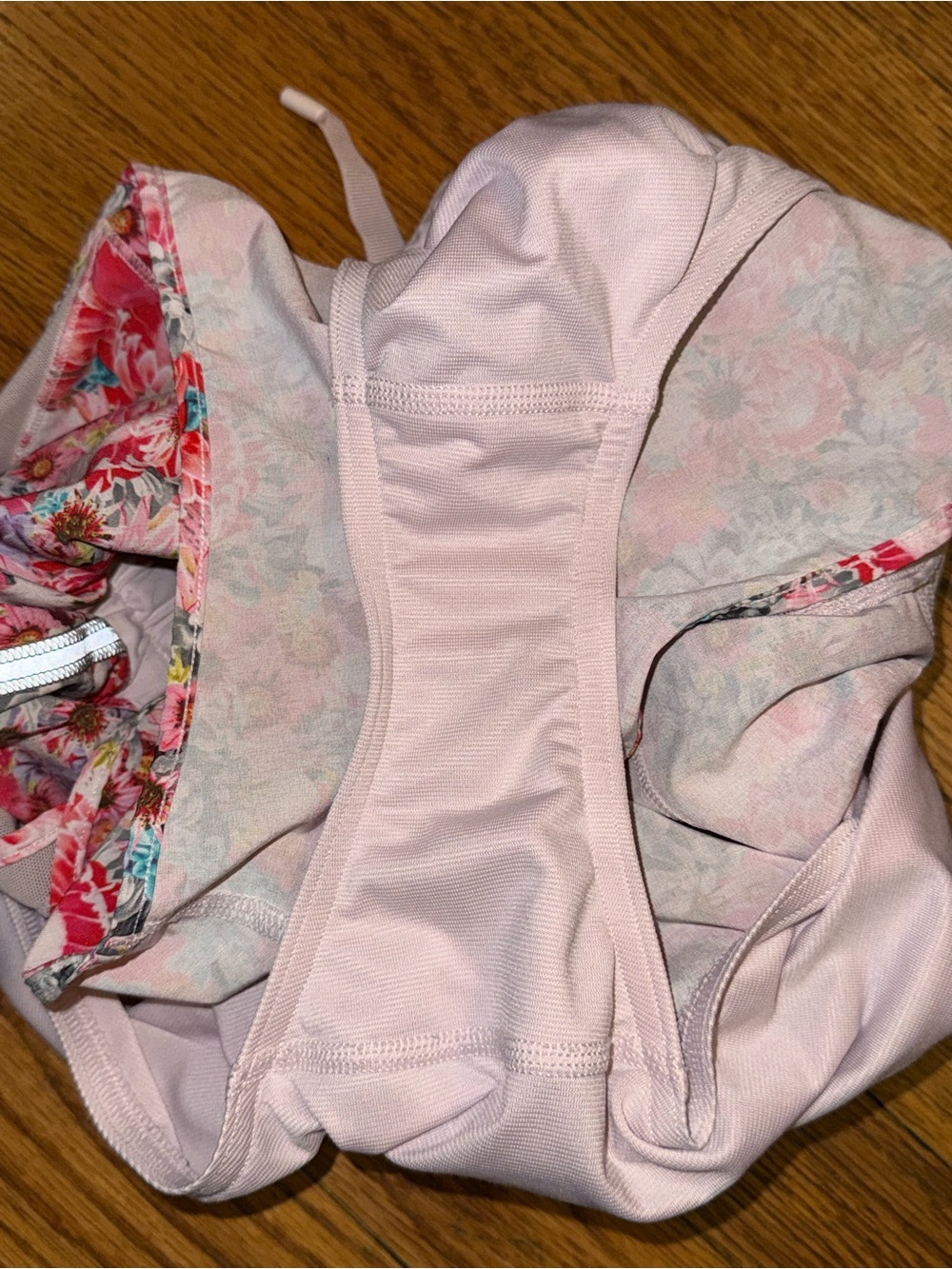 Lululemon Hotty Hot short in Flowabunga mini multi / Barely Pink - size 6 - Picture 5 of 8